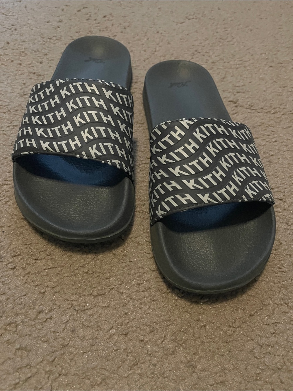 KITH Green Men’s Logo Slide Sandals.  Size 10